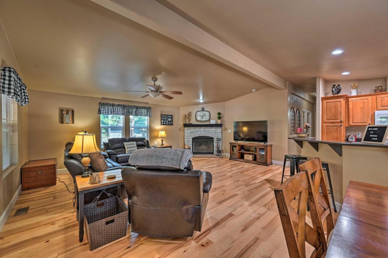 Munds Park Cabin Retreat With Deck And Fire Pit! Extérieur photo